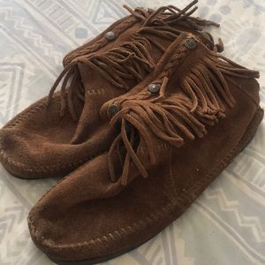 Minnetonka High Top Back ZIP Boot